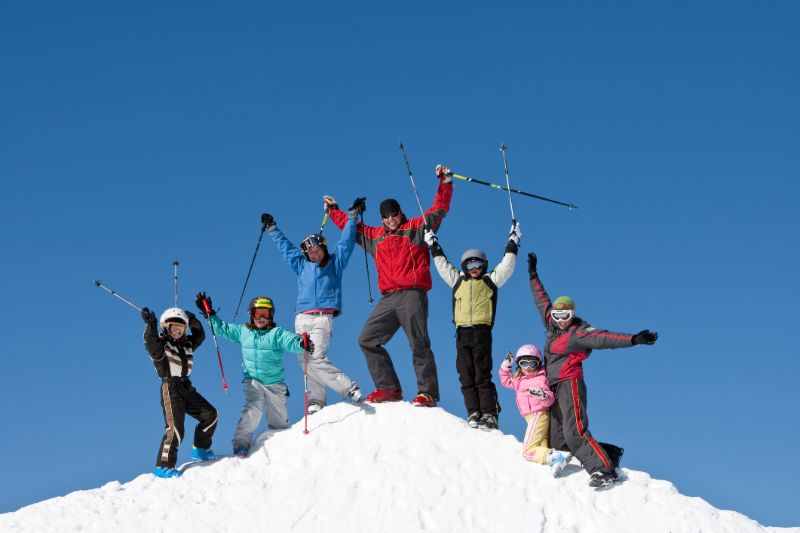 Happy familiy skiing and snowboarding in Telluride